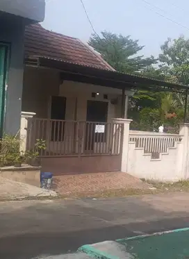 Dikontrakan rumah Lt 134 /LB 60/KT 2/KM 1/ carport psir putih sawangan