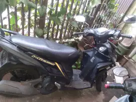 Yamaha Mio 125 warna hitam strip kuning THN 2018