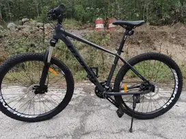Sepeda element hitam