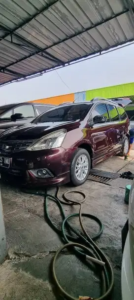 nissan Grand livina HWS 2013 XV