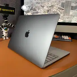 Macbook Pro Retina 13inch 2017 Touchbar A1706 8/256GB