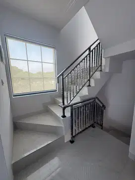 Sewa Rumah Golf Island PIK Luas 5x15 3 Kamar Tidur 175 Juta/Tahun