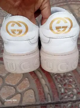 SIZE 44,5 GUCCI GG EMBOSSED LEATHER BEKAS