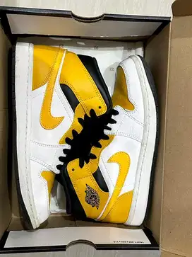Air Jordan Mid Yellow