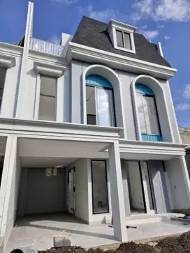 RUMAH CLUSTER MEWAH CLASSIC EROPA DI JAKARTA TIMUR 1 Man STRATEGIS