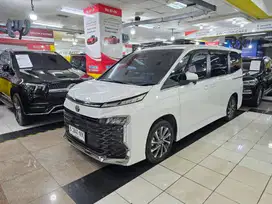 Toyota Voxy 2023 Putih LOW KM Perfect Condition