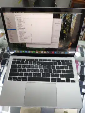 Macbook Air m1 ex ibox 13 inch ram 8 ssd 256 bh 96
mulus