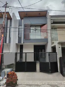 BARI GRESS!!! RUMAH MODERN MINIMALIS MULYOSARI. ROW 2,5 MOBIL.