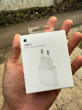 Di jual Adapter(charging) iphone 15 original 20w