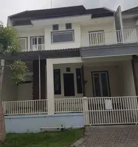 rumah cantik siap huni Citraland Utama Woodland