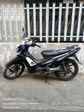 Jual motor Supra x 125cc  karburator tahun 2013 doubel disc ban dua2