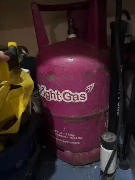 Tabung gas elpiji 12 kg pink isi setengah