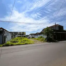 Rumah Pinggir Jalan Raya Kota Malang dekat pasar gadang