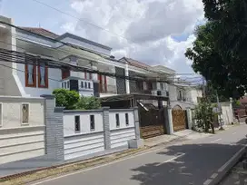 DIJUAL Rumah Megah Raden inten Duren Sawit Dekat Akses Toll