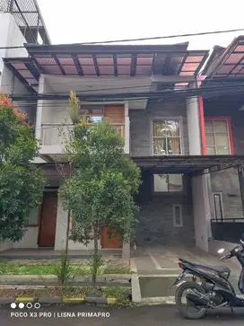 Rumah minimalis 2 lantai lokasi strategis di buana soeta bandung