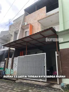Rumah 2,5 lantai semi furnished di daerah Sulfat Malang
