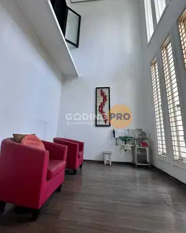 Rumah murah modern minimalis bangunan 3 lantai siap huni