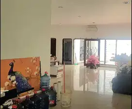 Miliki Rumah Luas di Boulevard Utama Sunrise Garden, Siap Huni!