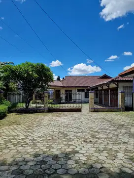 Rumah dan Bangunan Klinik di Bambu Apus