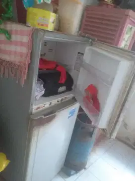 Kulkas 2 pintu bekas