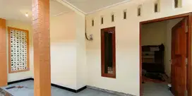 RUMAH KAMPUNG KONDISI BARU BARAT PASAR SIMAN