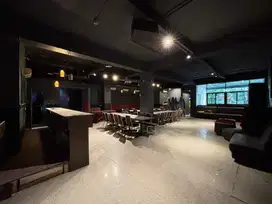 DISEWAKAN BANGUNAN KOMERSIAL EX KARAOKE 3,5LT MANYAR LOKASI RAMAI