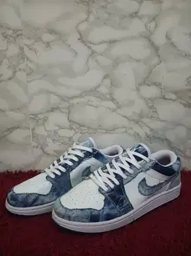 Sepatu Nike AJ 1 Low SE Washed Denim