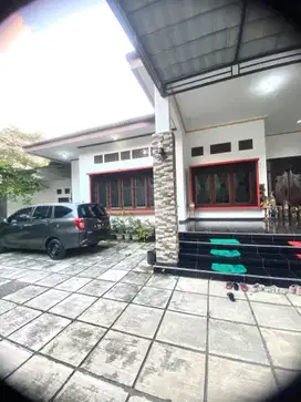DIJUAL CEPAT Rumah Luas Nuansa Villa di Jl Woltermangunsidi semarang