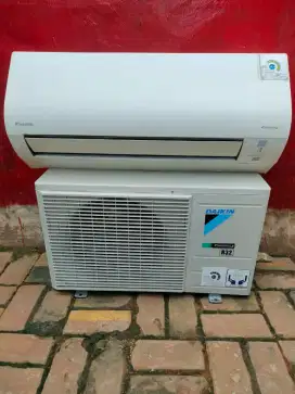 AC Daikin Inverter 1/2 PK Thailand