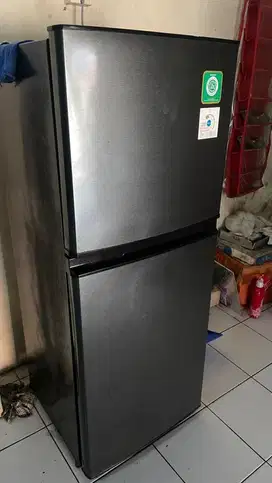 Kulkas SHARP 2 Pintu Like New! (Masih ada BOX+Sisa Garansi 3.5th)