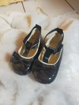 Sepatu prewalker bayi