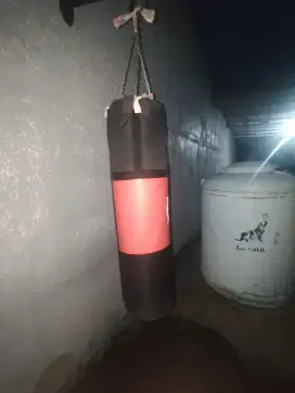 Jual Samsak dan 2 pasang sarung tinju everlast
