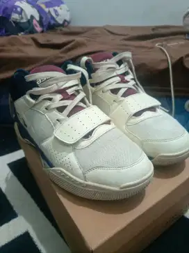 Sepatu Basket Astec