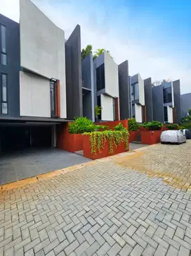 Dekat Toll, Lingkungan Asri & Tenang. Rumah Bintaro Dijual