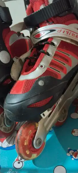 SEPATU RODA WARNA MERAH