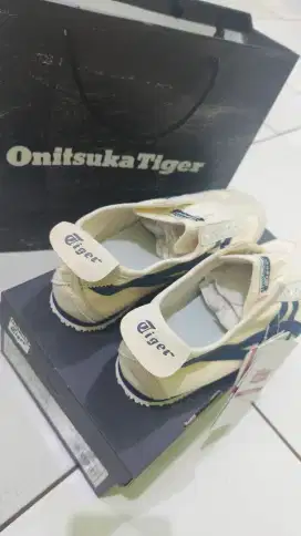 Sepatu onitsuka mexico size 40 cream navy