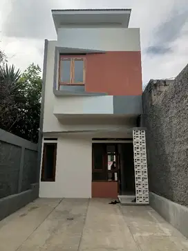 Jual Rumah 2 lantai Pinggir Jln Cilengkrang Kodya