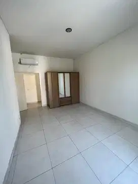 Disewakan Rumah 2 Lantai di Cluster Alamanda JGC, Jakarta Timur.