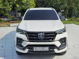 Toyota Fortuner Gr 2.8 AT 2022