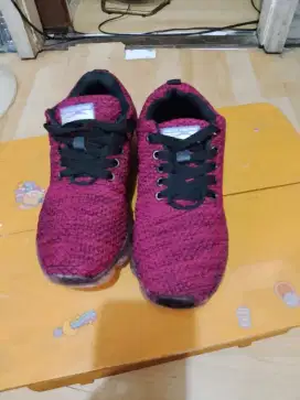 Sepatu skechers no 37