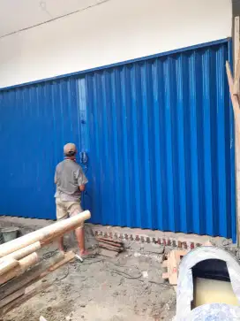 Rolling door folding gate