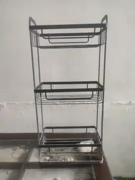 Rak sendal kamar mandi