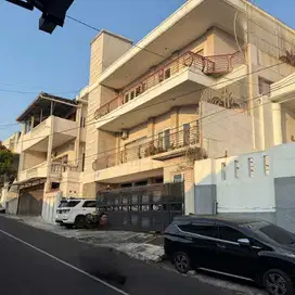 Rumah Mewah 3 Lantai di Tegalsari Semarang