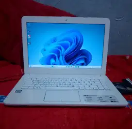 Jual Laptop Bagus untuk di gunakan Desain editing game kerja sekolah b