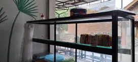 Etalase ukuran 150x45, baru 6bln di pakai.