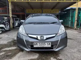 Dijual honda jazz manual 2013 dp 15jt
