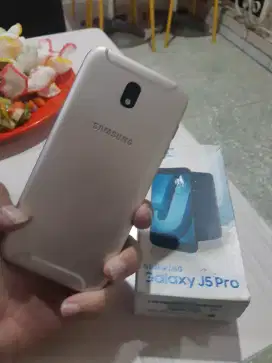 Dijual Samsung J5 Pro 3/32 NFC Fullset Mulus 95% Shadow Tipis