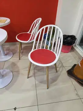 1  Set Meja Bulet ( 1 Meja 2 bangku, ada 3 set)