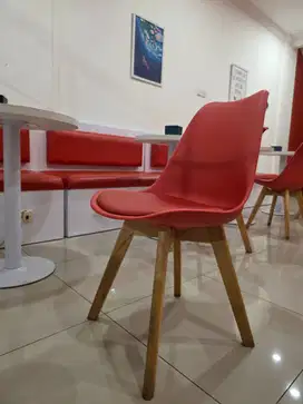 1 Set Sofa Lean dengan Meja Bulat