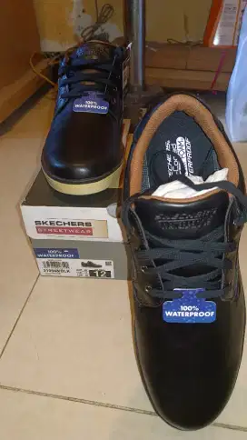 Sepatu pria kantor hitam Skechers ukuran jumbo 46. Masih baru.